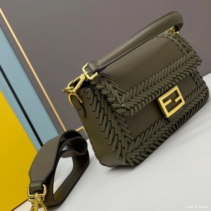 Vintage HOT Bag Medium Green Fendi Baguette Stitching In Leather 0812